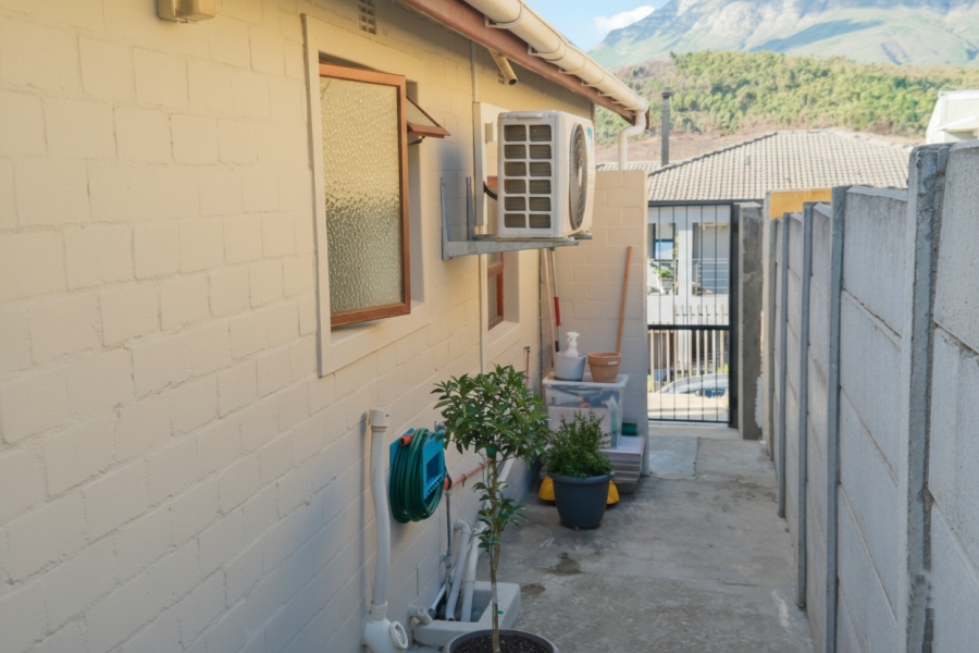 3 Bedroom Property for Sale in Arbeidslus Western Cape